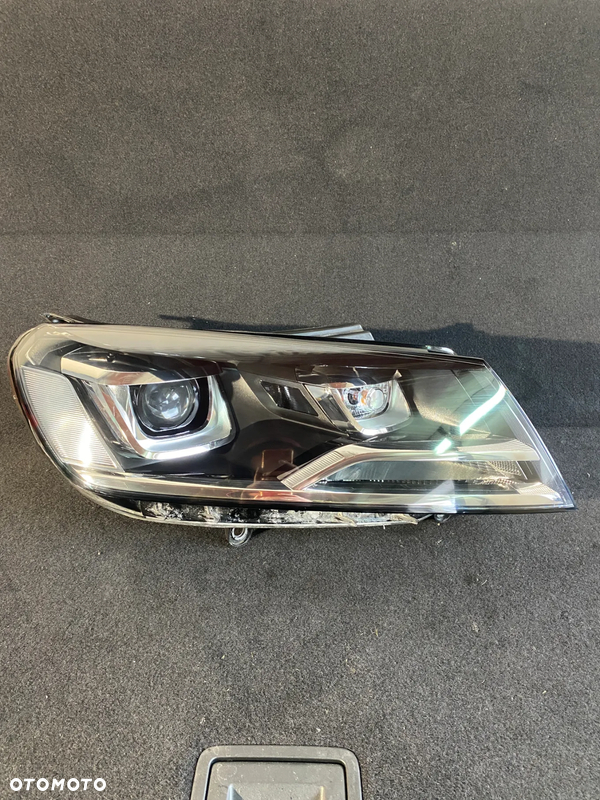 VW TOUAREG 7P EU lampa prawa przednia BI XENON 7P1941032