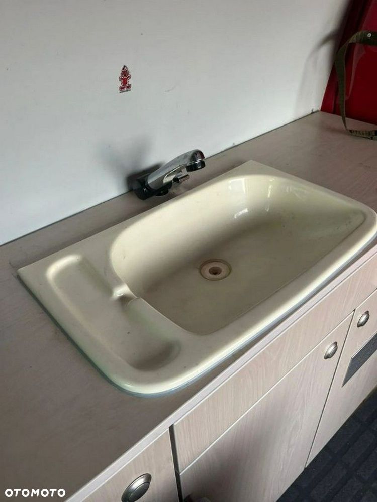 Volkswagen Caravelle - 7