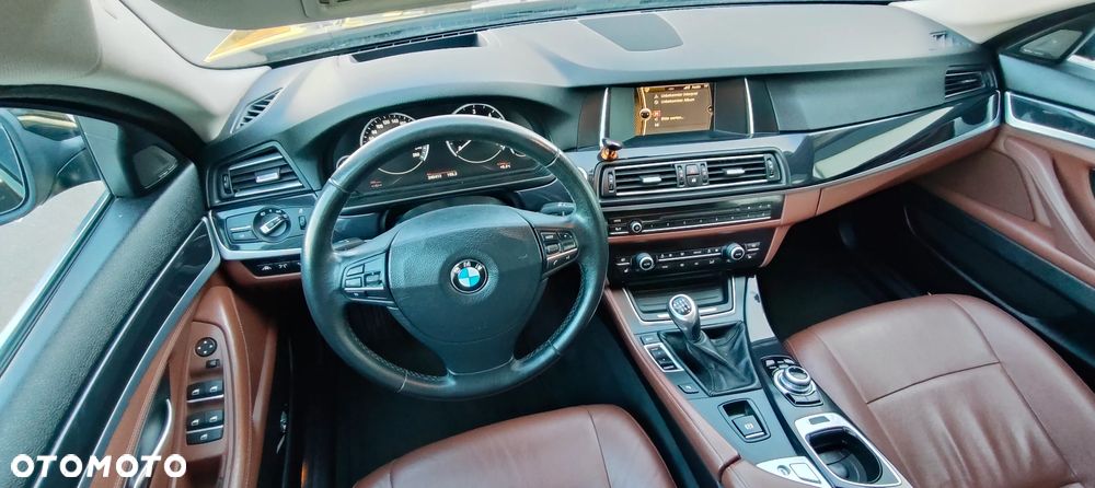 BMW Seria 5 525d Luxury Line - 31
