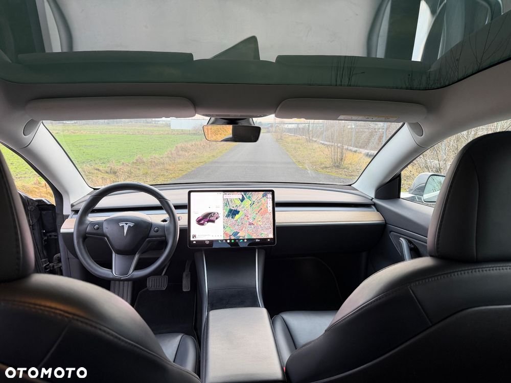 Tesla Model 3 - 4