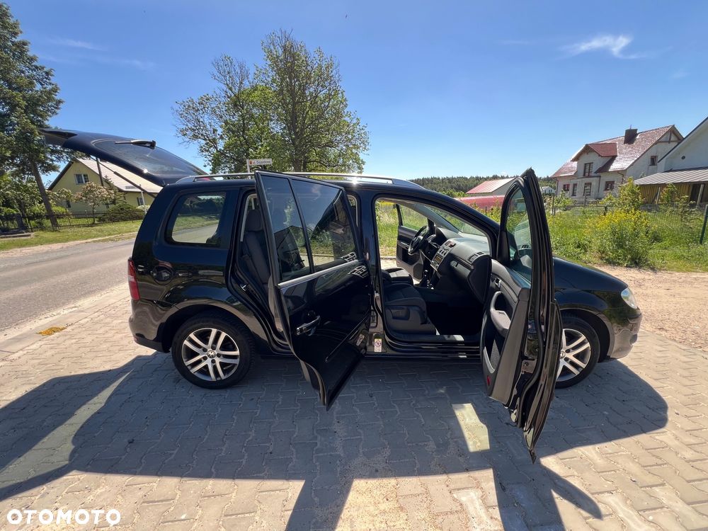 Volkswagen Touran - 25