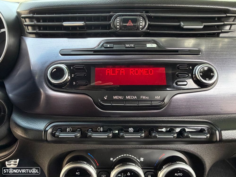 Alfa Romeo Giulietta 1.6 JTDM Exclusive - 10