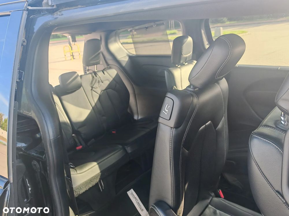 Chrysler Pacifica - 15