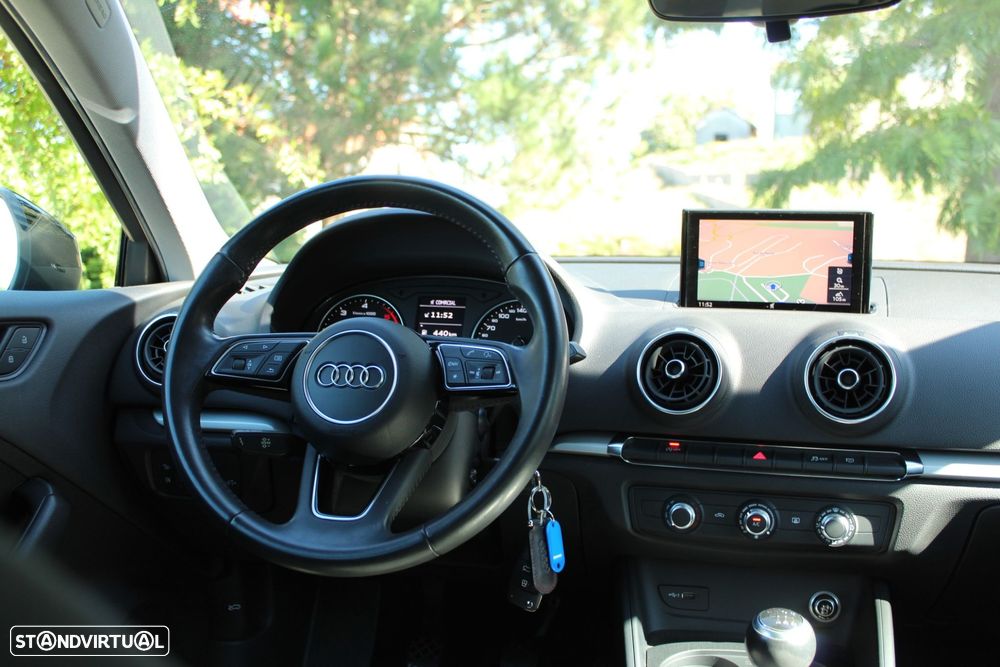 Audi A3 Sportback 30 TDI Design - 16