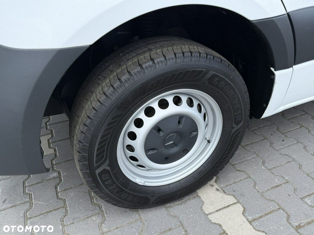 Mercedes-Benz Sprinter - 9