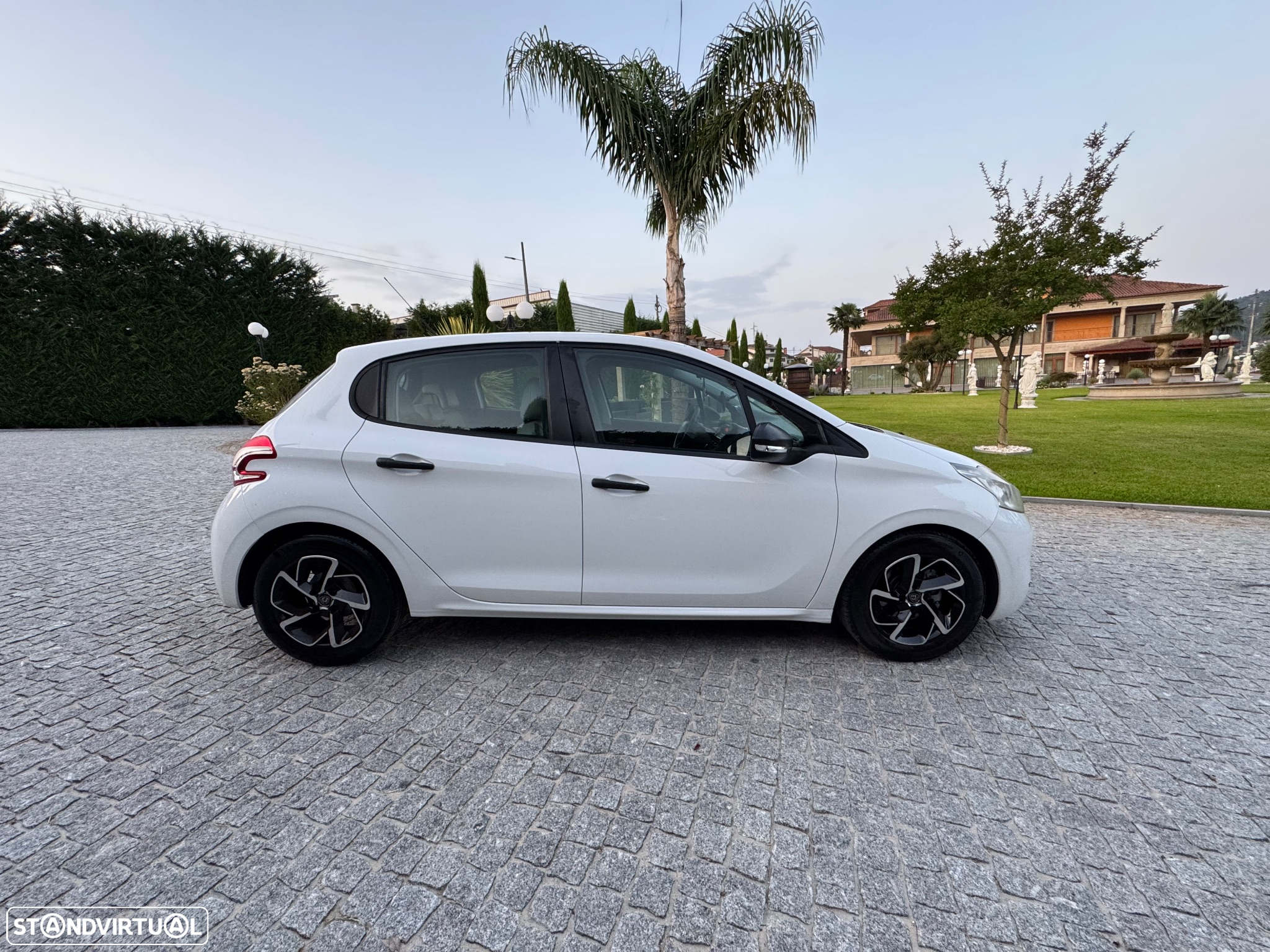 Peugeot 208 1.4 HDi Allure - 15