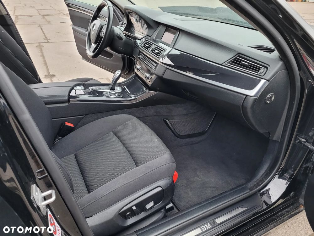 BMW Seria 5 525d xDrive Luxury Line - 9