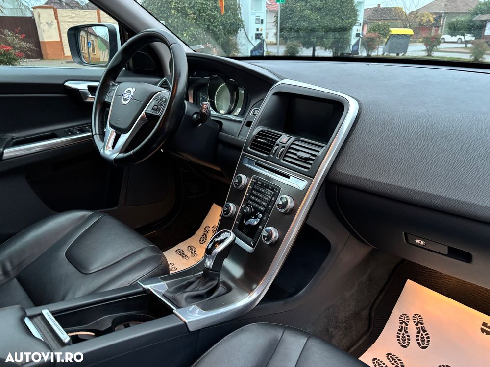 Volvo XC 60 D3 Geartronic Summum - 11