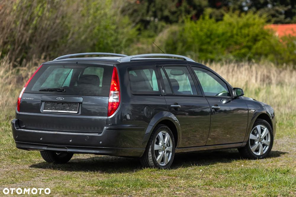 Ford Mondeo 1.8 Ghia - 15