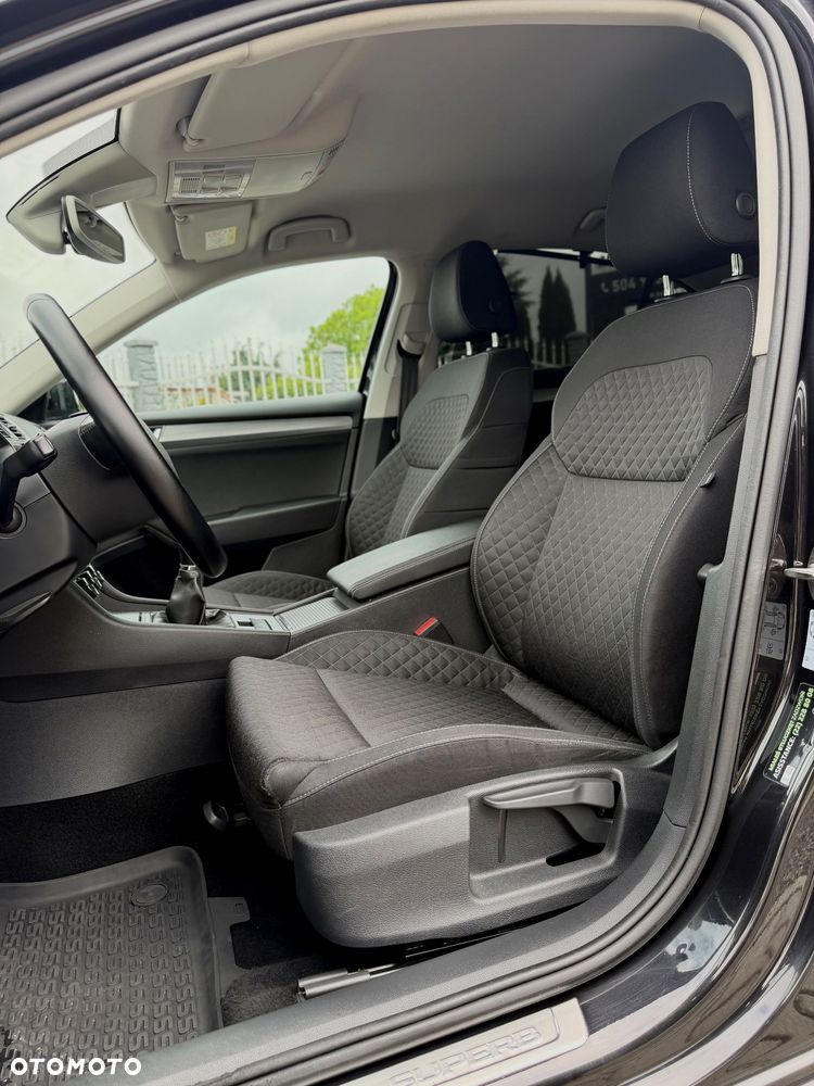 Skoda Superb 2.0 TDI Sportline - 19