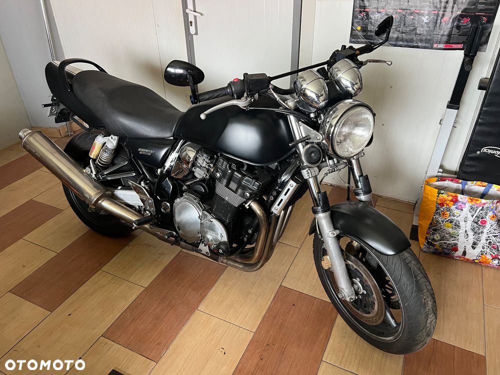 Suzuki GSX - 3