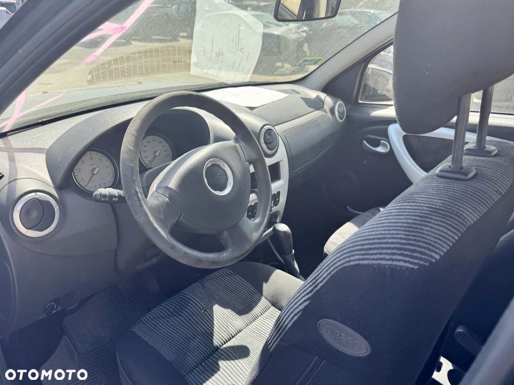 DACIA SANDERO 2009 *SAMOCHÓD NA CZĘŚCI*5315 MASKA, LAMPA, DRZWI, LUSTERKO, ZDERZAK, GRILL, BŁOTNIK, KLAPA, BELKA, DESKA, FOTELE, KANAPA, ĆWIARTKA KIEROWNICA, TARCZE, ZACISKI, ZAWIESZENIE, KOMPLETNY PRZÓD, KOMPLETNY TYŁ, LICZNIK, ZEGARY, PRAWE LEWE PRZÓD TYŁ - 5