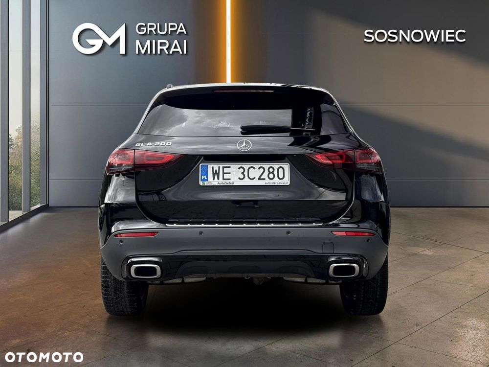 Mercedes-Benz GLA 200 - 4