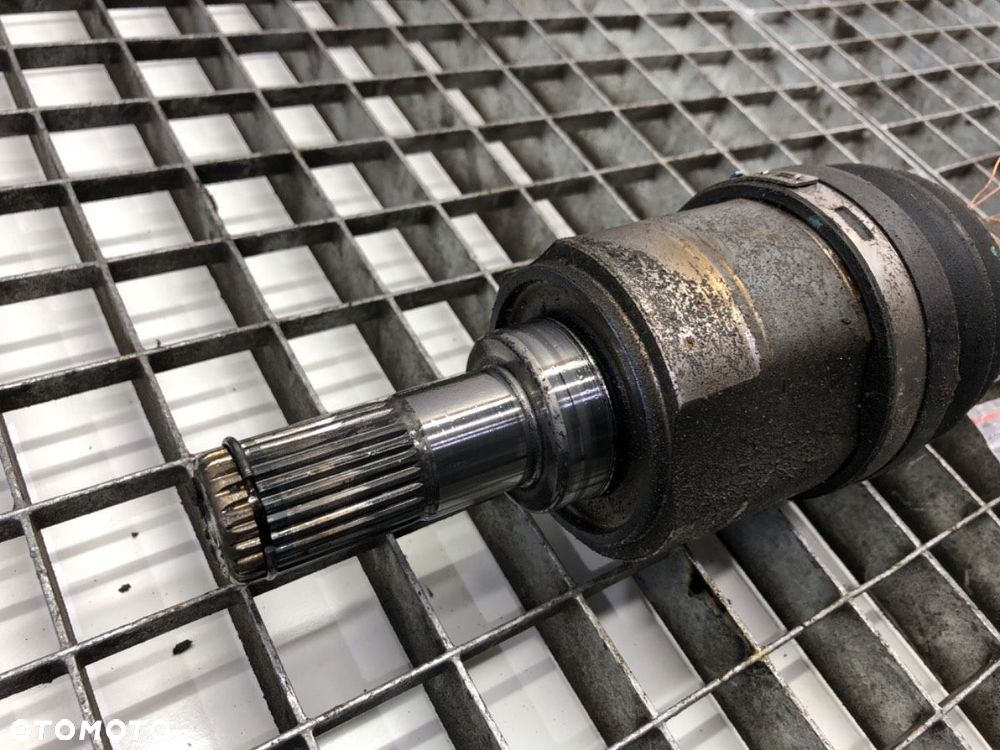 PÓŁOŚ PRAWY PRZÓD  HYUNDAI KONA (OS, OSE, OSI) 2017 - 2022 1.0 T-GDi 88 kW [120 KM] benzyna 2017 - 2