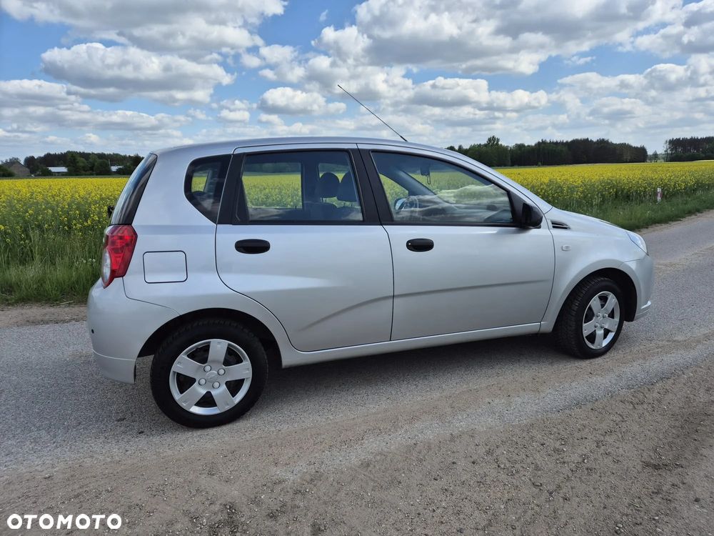 Chevrolet Aveo 1.2 16V Base - 10