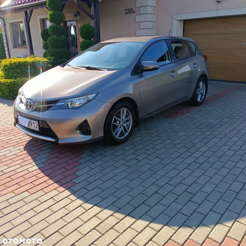 Toyota Auris 2014 photo 2