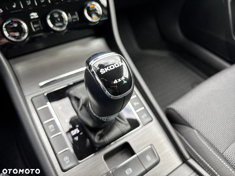 Skoda Superb 2.0 TDI SCR 4x4 Style DSG - 24