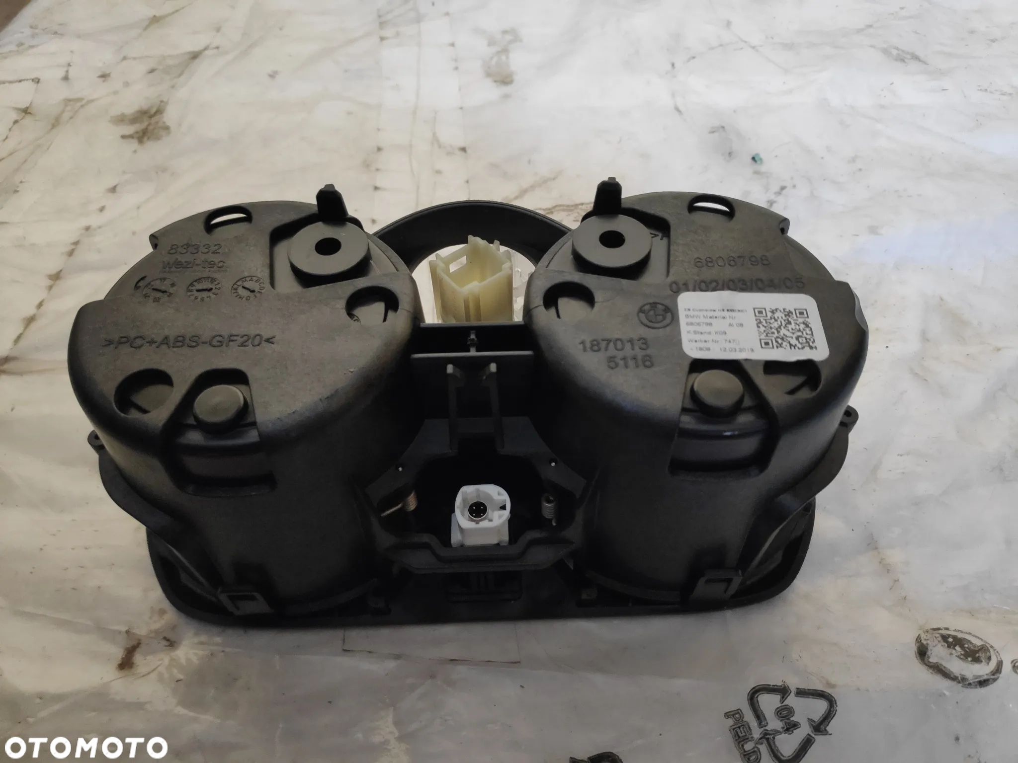 PRZEDNI UCHWYT NA KUBEK TUNELU ŚRODKOWEGO BMW SERIA 3 G20 1870135116 - 2