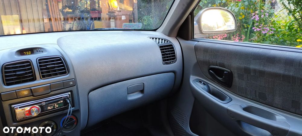 Hyundai Accent 1.5 Comfort - 8