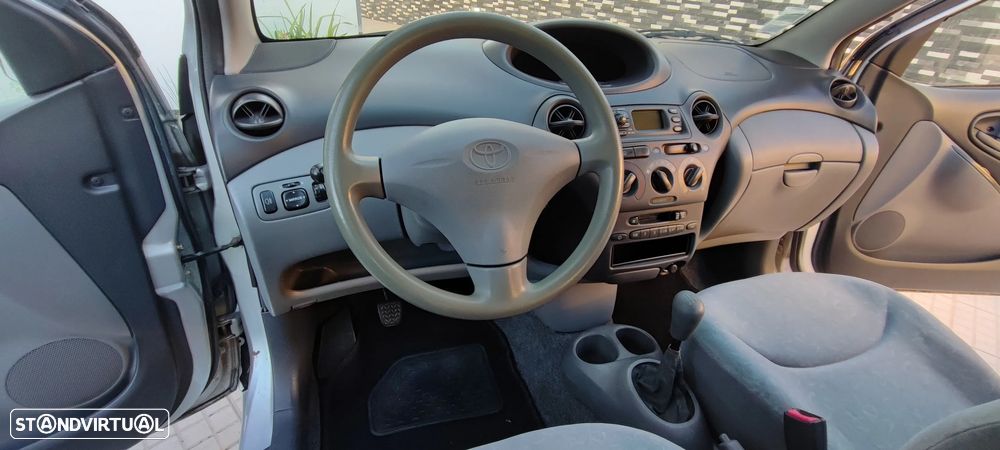 Toyota Yaris 1.0 Sol ABS - 9