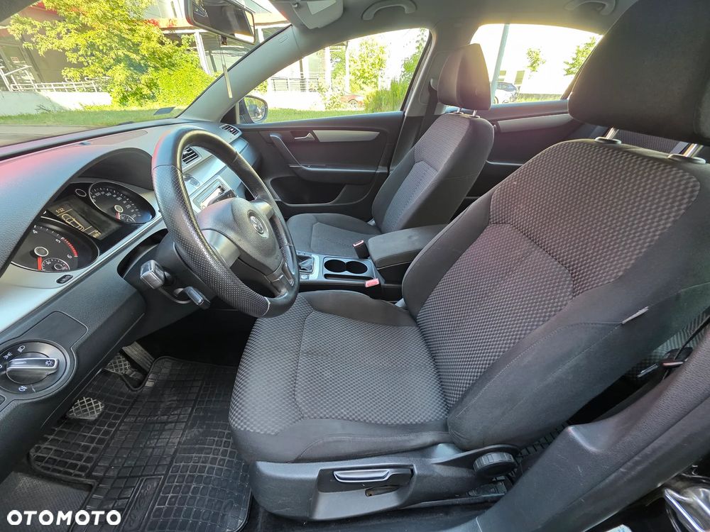 Volkswagen Passat 2.0 TDI Comfortline - 13