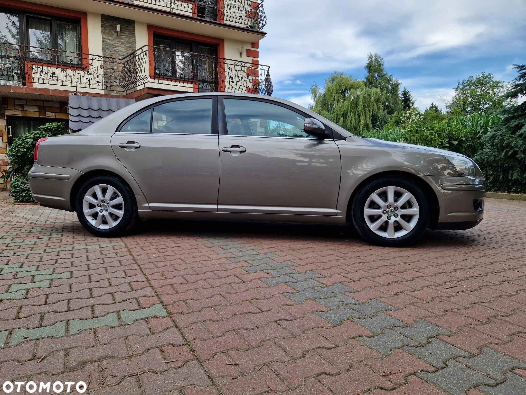 Toyota Avensis 1.8 VVT-i Sol - 10