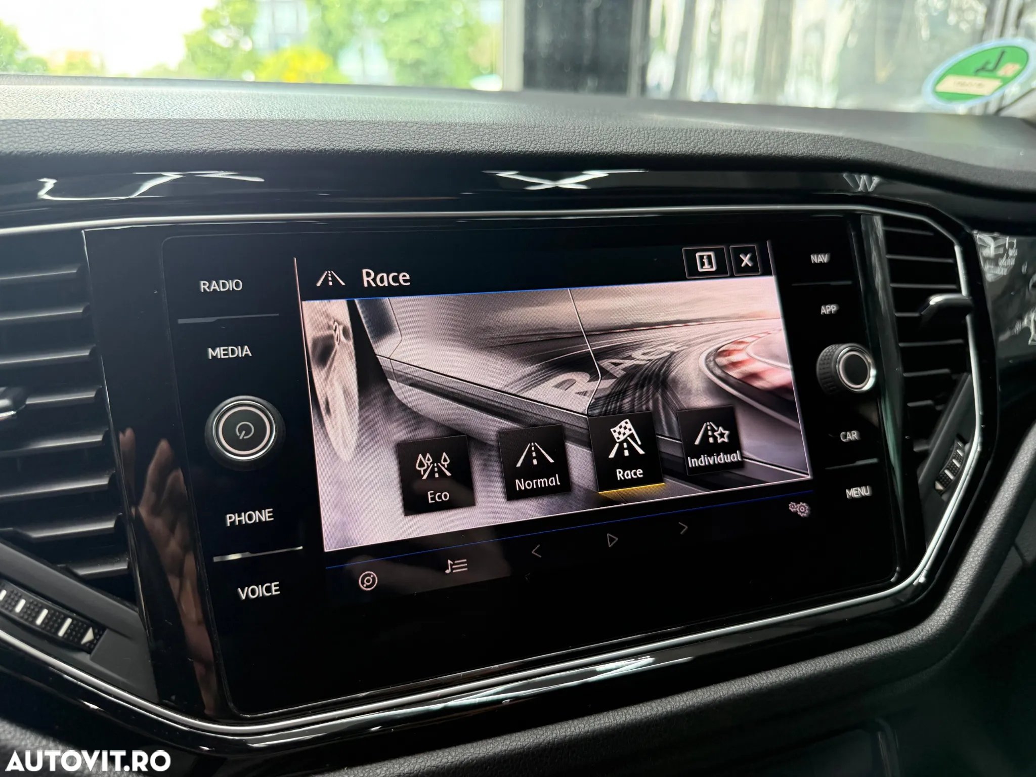 Volkswagen T-ROC 2.0 TSI OPF 4MOTION DSG - 11