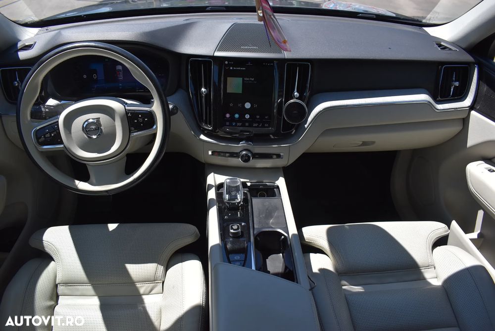 Volvo XC 60 Recharge T8 AWD AT Plus Bright - 10