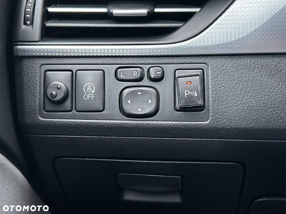 Toyota Avensis 2.0 D-4D Premium - 21