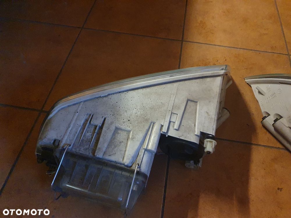 REFLEKTOR P/L SKODA OCTAVIA II 2 BŁĘKITNA POŚWIATA - 6