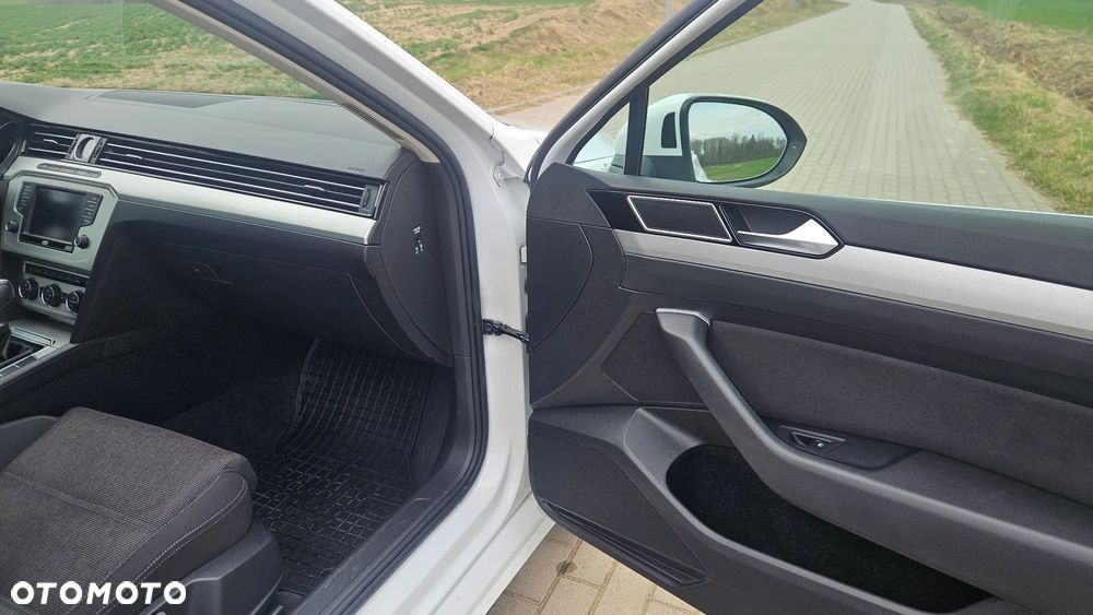 Volkswagen Passat - 13