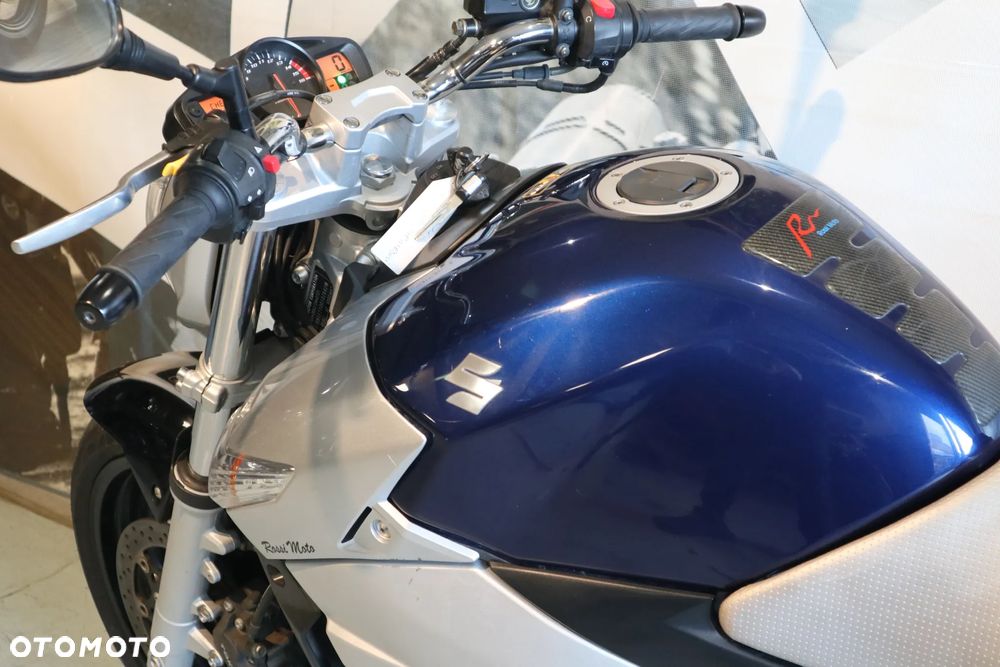 Suzuki GSR - 6