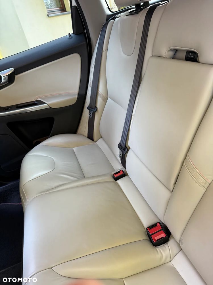 Volvo XC 60 D4 AWD Ocean Race - 9