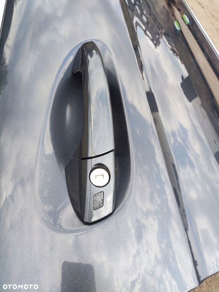 MERCEDES W204 LIFT C KLASA DRZWI PRAWE PRZEDNIE PRZÓD 755 - 9