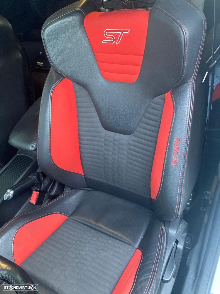 Ford Focus 2.0 EcoBoost ST - 18