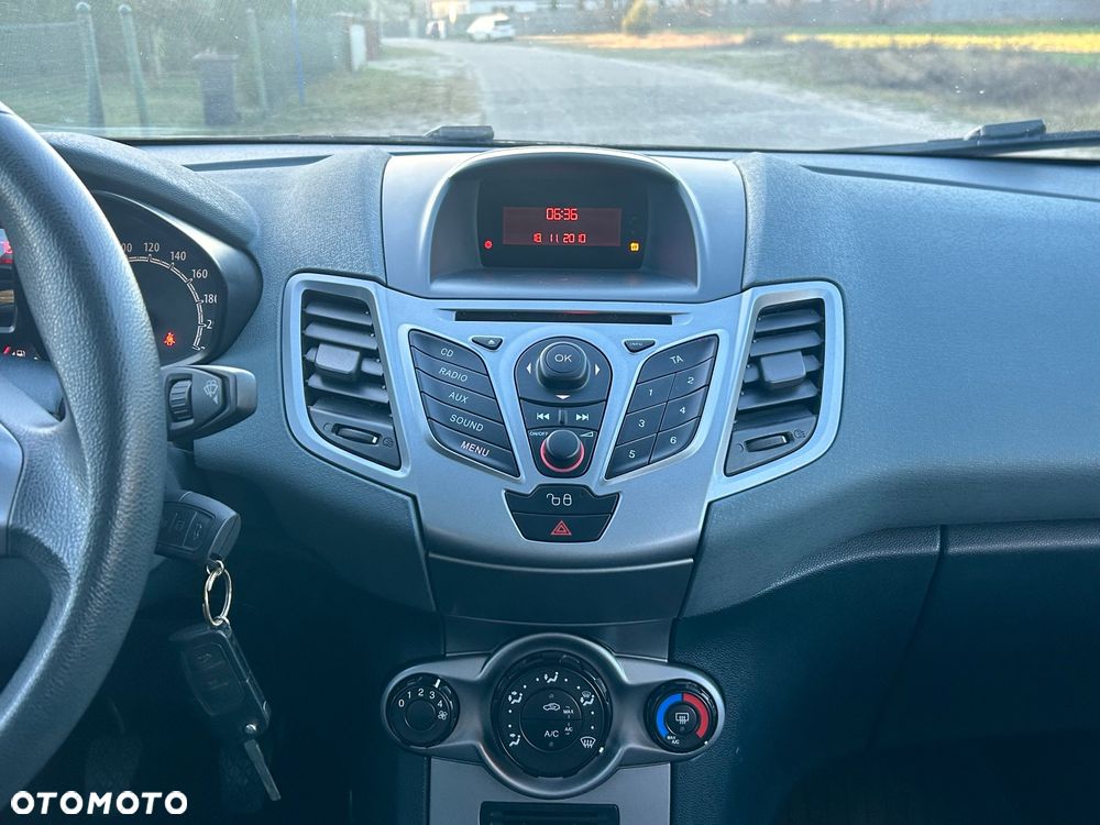 Ford Fiesta 1.25 Celebration - 24