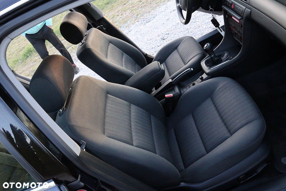 Audi A6 Avant 2.4 - 25