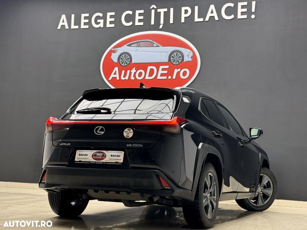 Lexus UX - 4