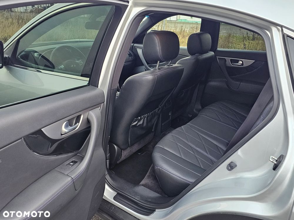 Infiniti Q70 - 18