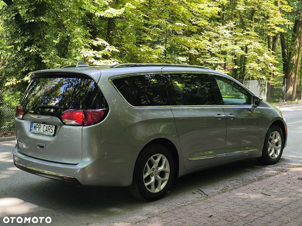 Chrysler Pacifica - 5