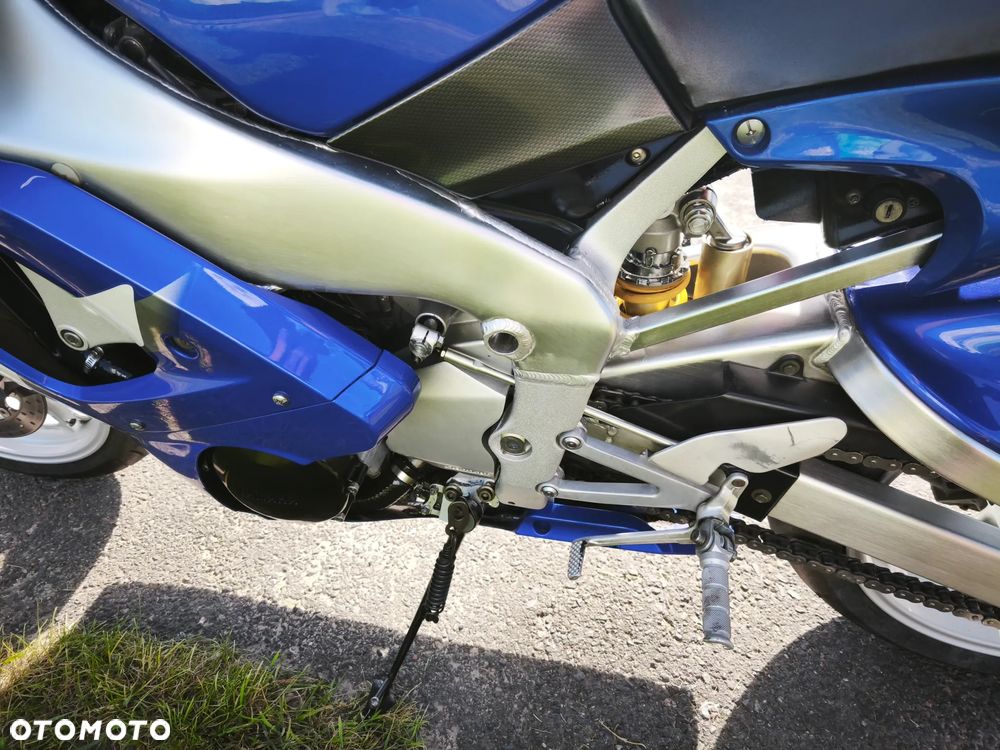 Yamaha R1 - 17