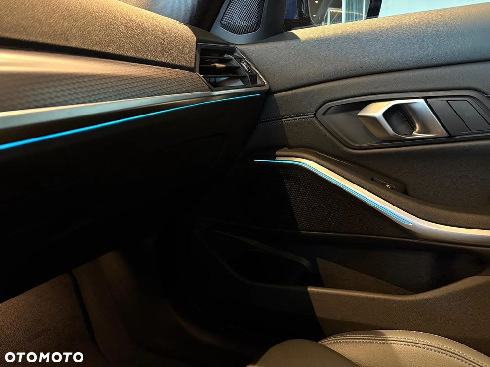 BMW Seria 3 320i M Sport sport - 26