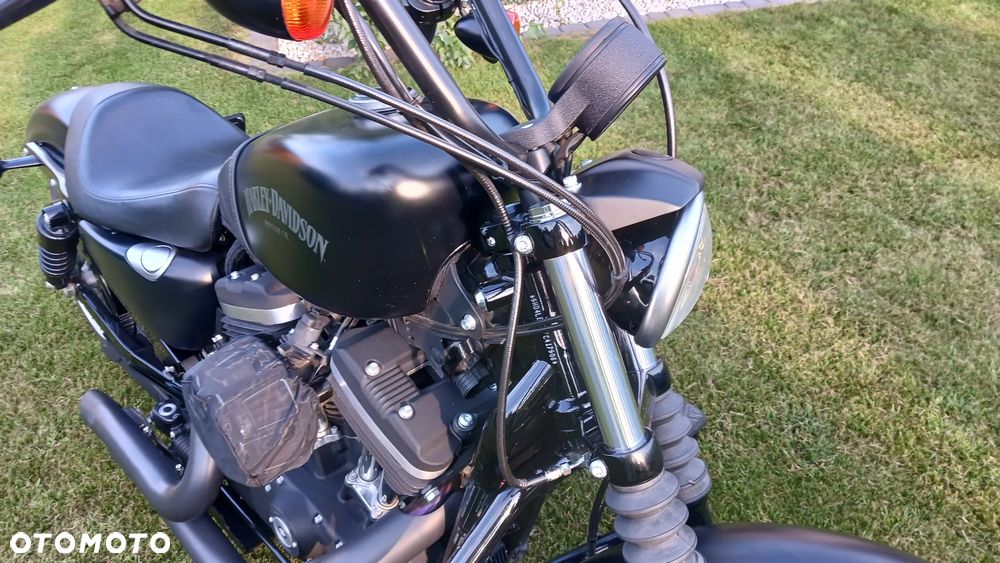 Harley-Davidson Sportster Iron 883 - 24