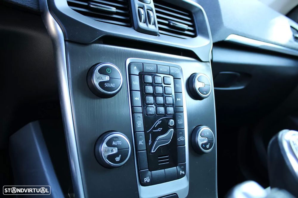 Volvo V40 1.6 D2 Momentum Eco - 24