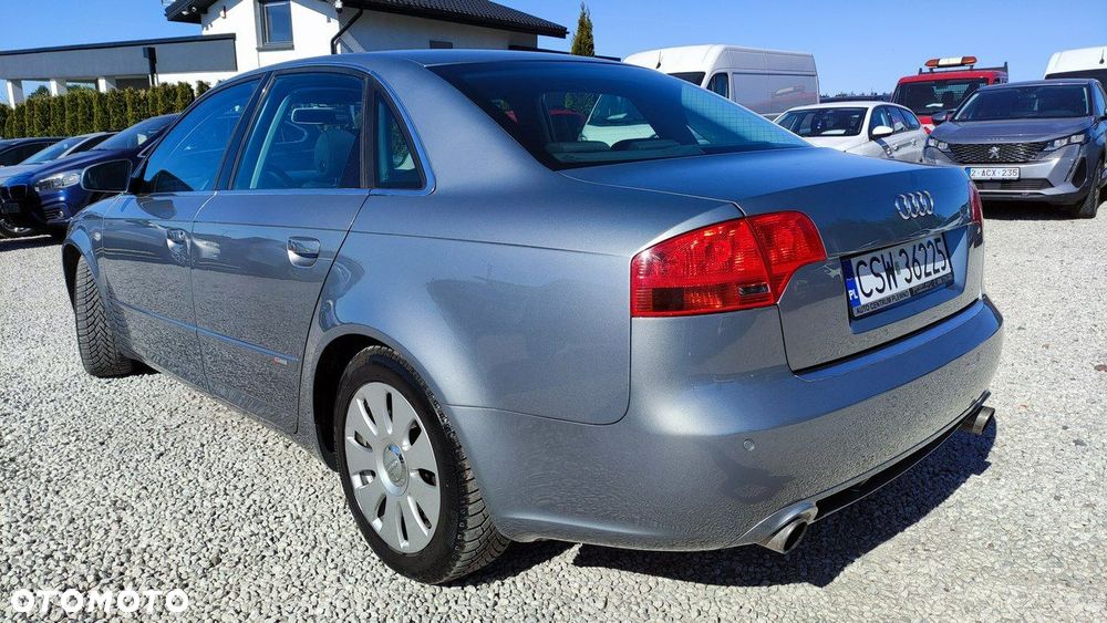 Audi A4 Limousine - 4
