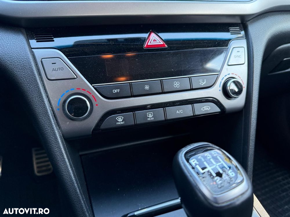 Hyundai Elantra 1.6 MPi Exclusive - 13