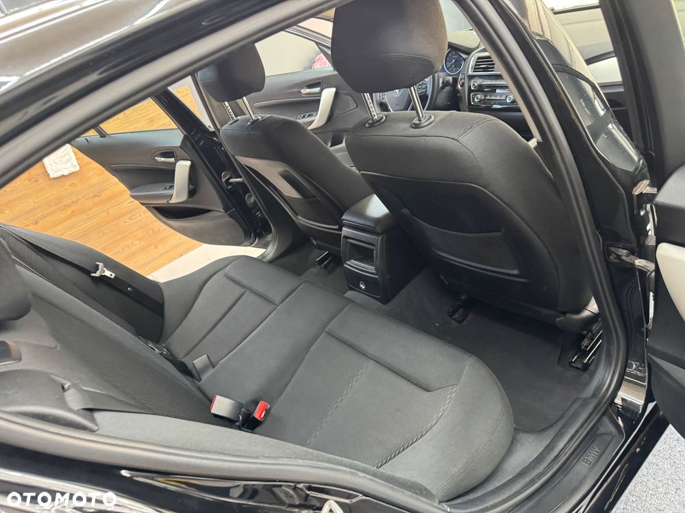 BMW Seria 1 116i - 25