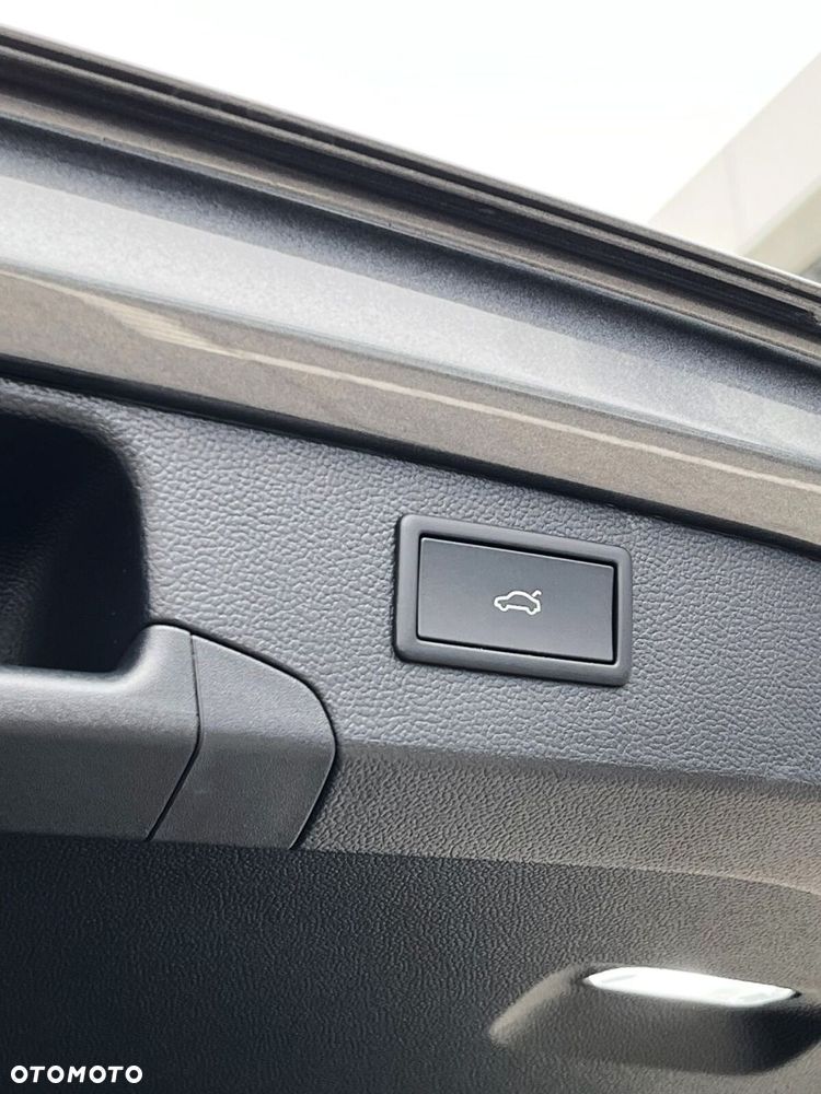 Volkswagen Passat Variant 2.0 TDI SCR Business Plus DSG - 13