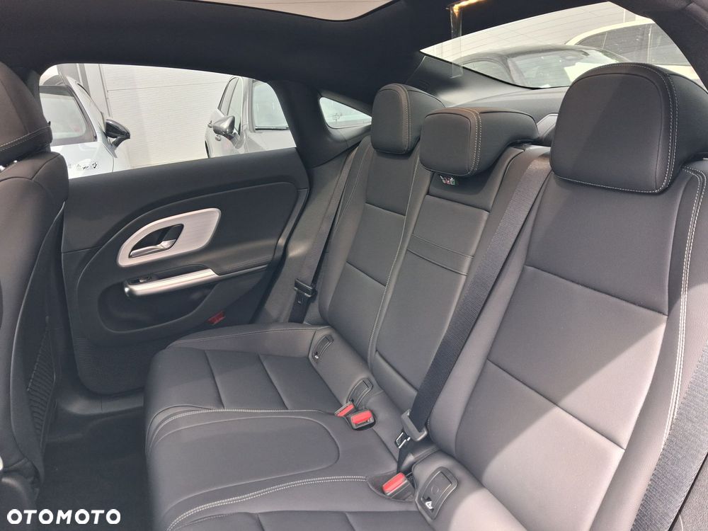 Mercedes-Benz CLA - 4