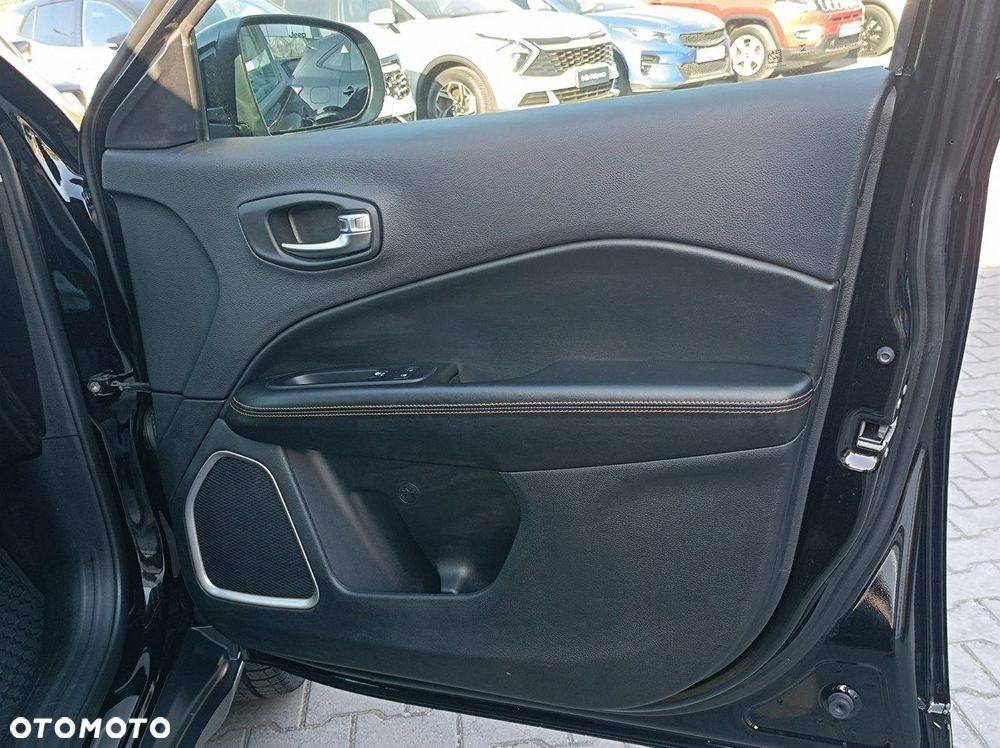Jeep Compass - 30
